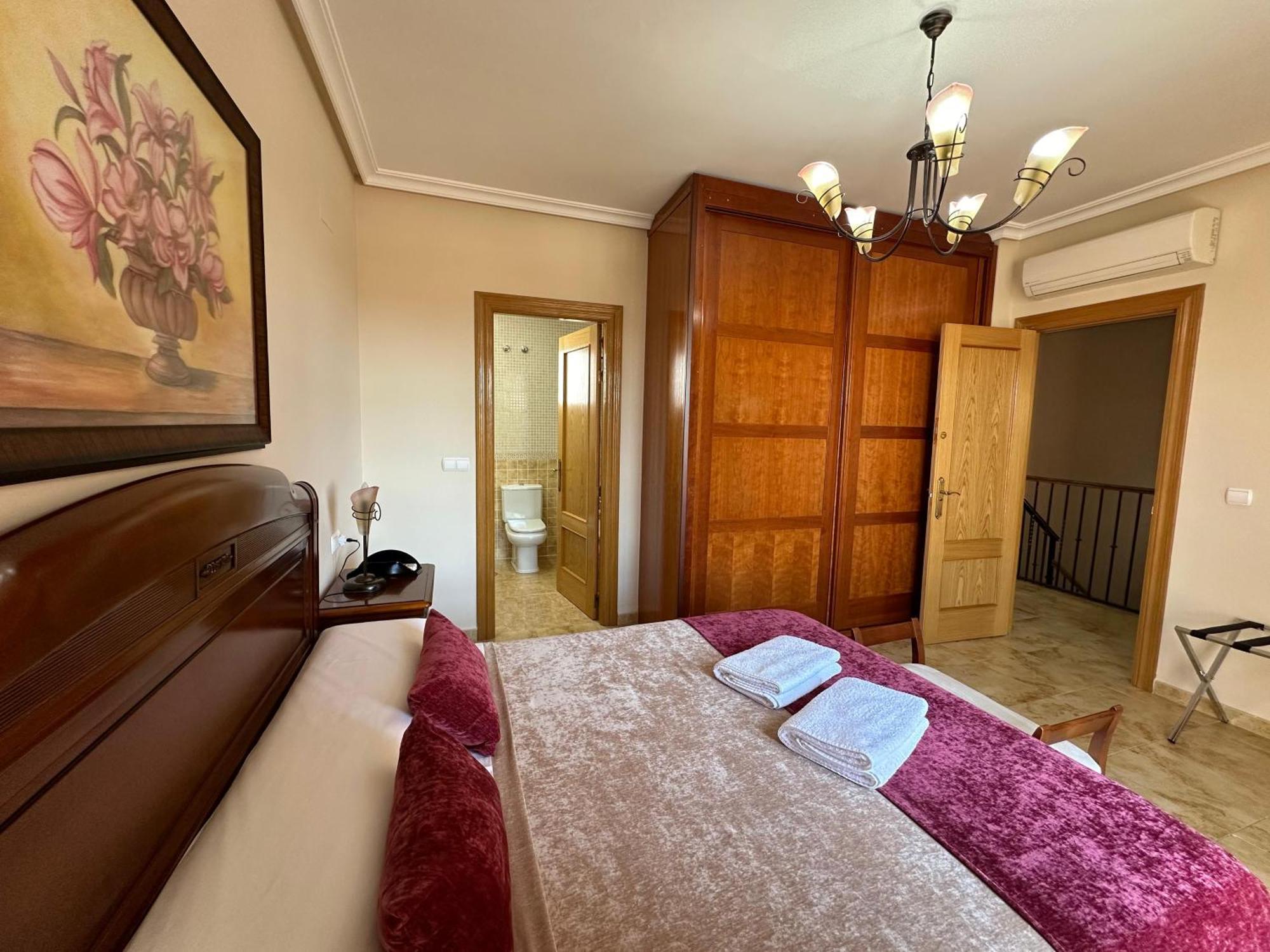 Vila Casa Grande De Tres Plantas Con Parking Gratis Linares  Exteriér fotografie